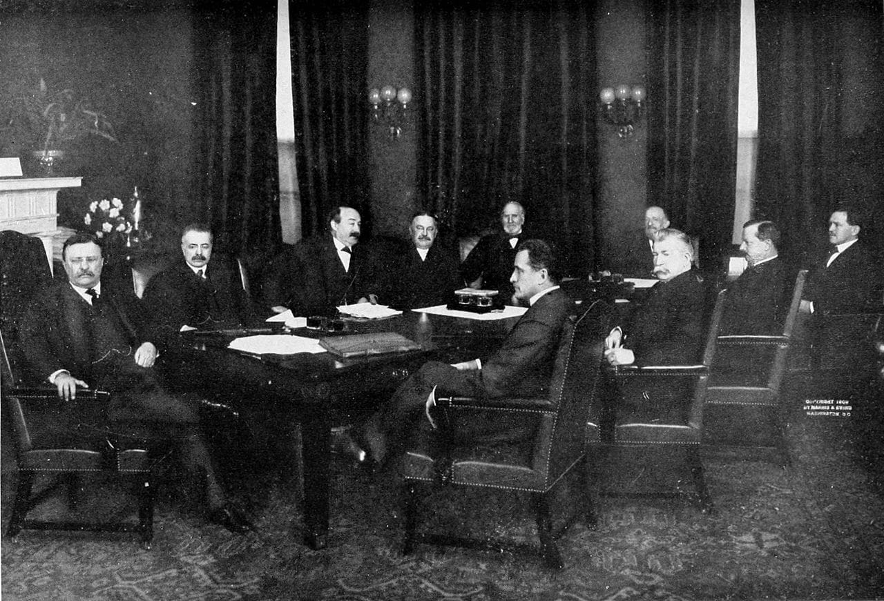 1280px-Theodore_Roosevelt_outgoing_cabinet-2