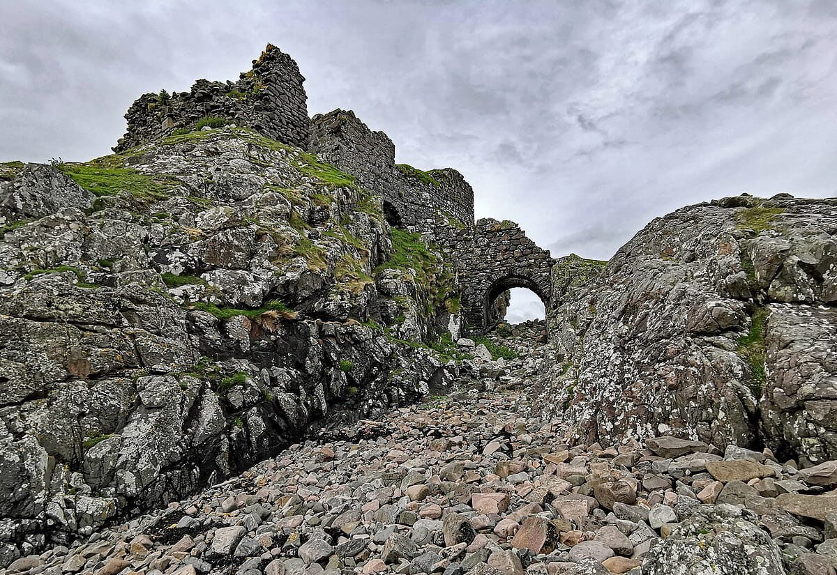 Dun Sgathaich (Dunscaith Castle), which legend considers to be Dún Scáith