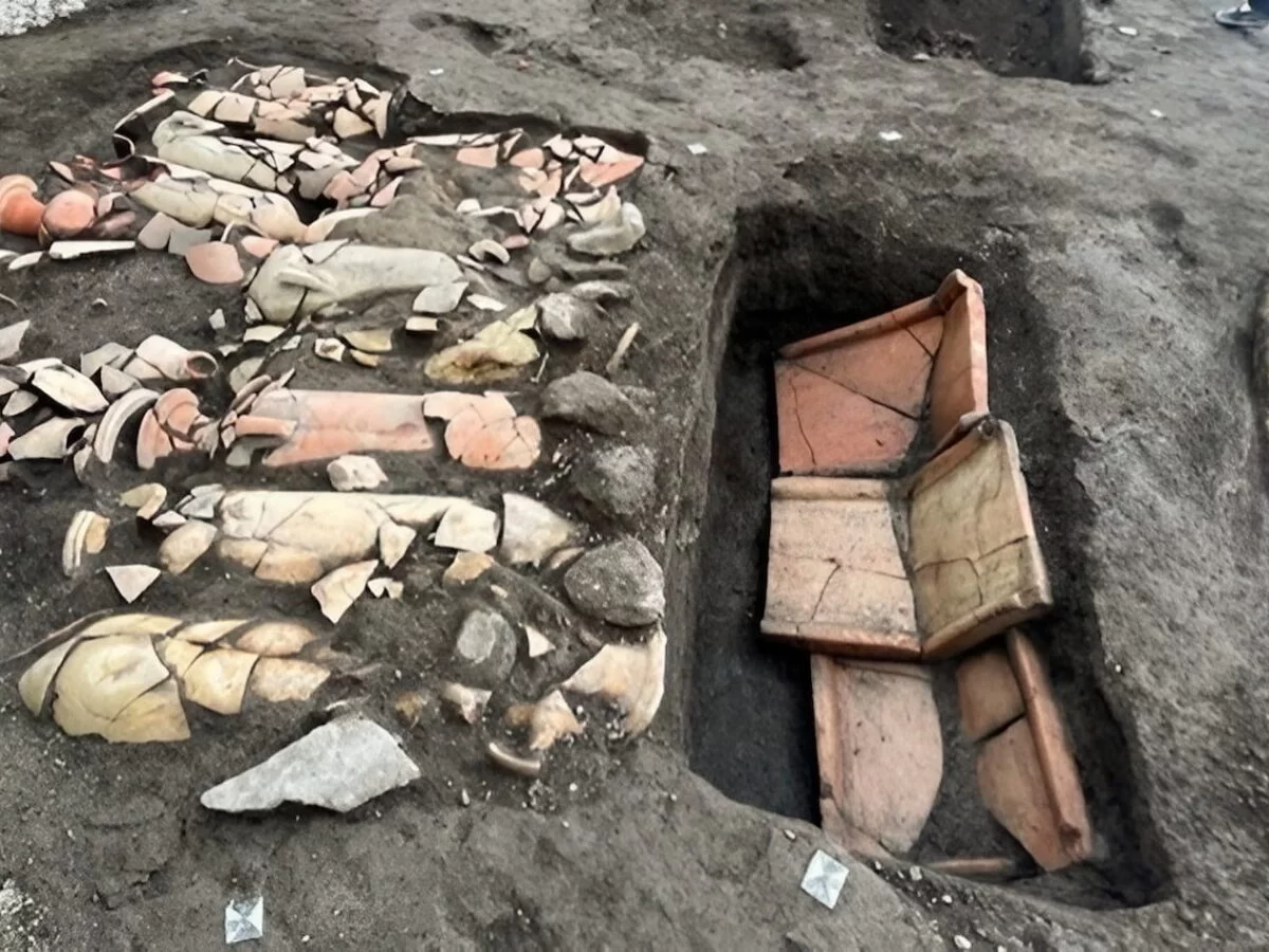 Tombs covered with amphorae with Punic inscriptions, found in Pompeii