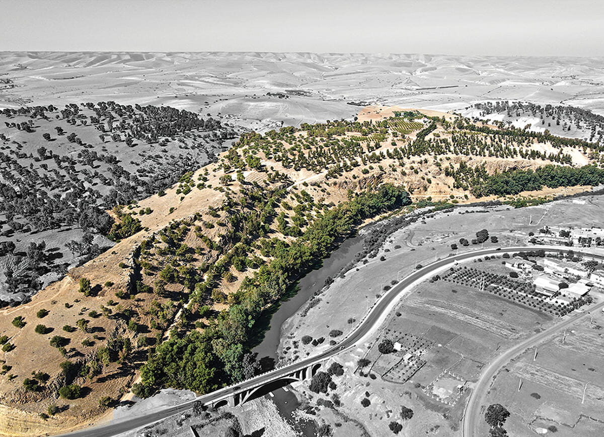 Oued Beht ridge and river, from the south-east