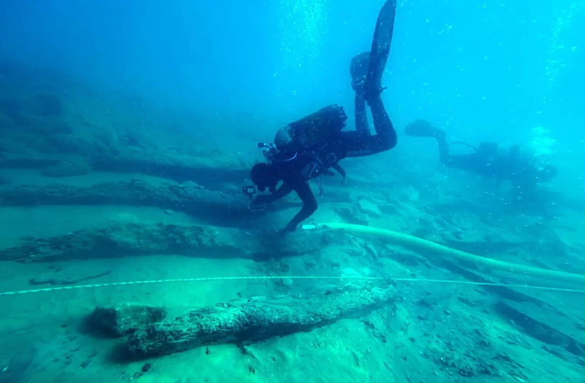 Archaeologists begin extraction of wood from the Gela II ship from the seabed