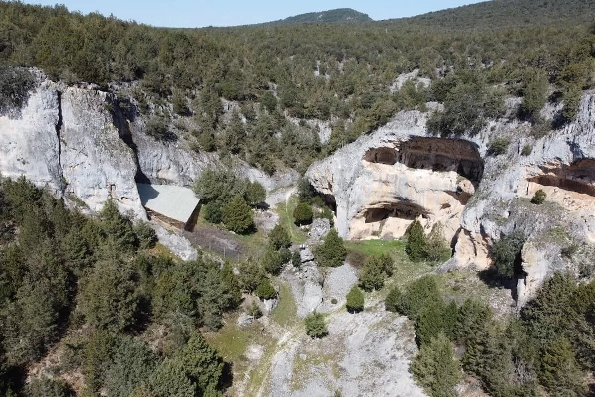 Aerial view of Cueva Millán, with the canopy that protects the site.